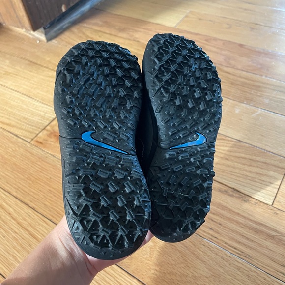 Nike Unisex-Child Jr. Tiempo Legend size 10 Club Tf Sneaker - Picture 5 of 8